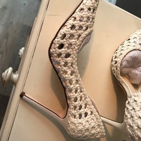 White Jessica Simpson heels 4 inch - Picture 4 of 4